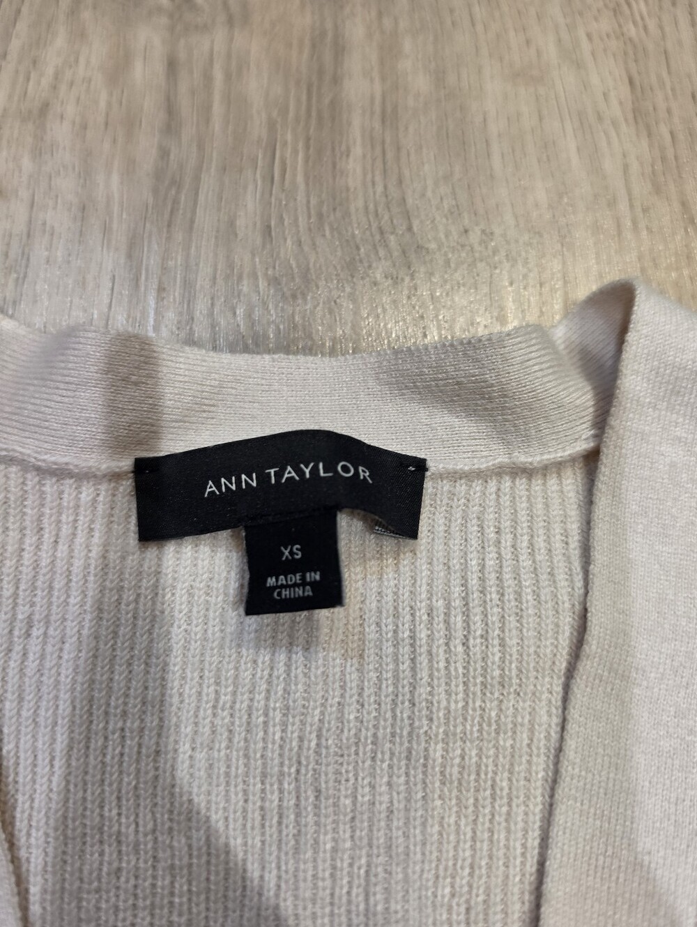 Ann Taylor Cream Ribbed Button Front Cardigan Sweater Women’s XS - Picture 2 of 4
